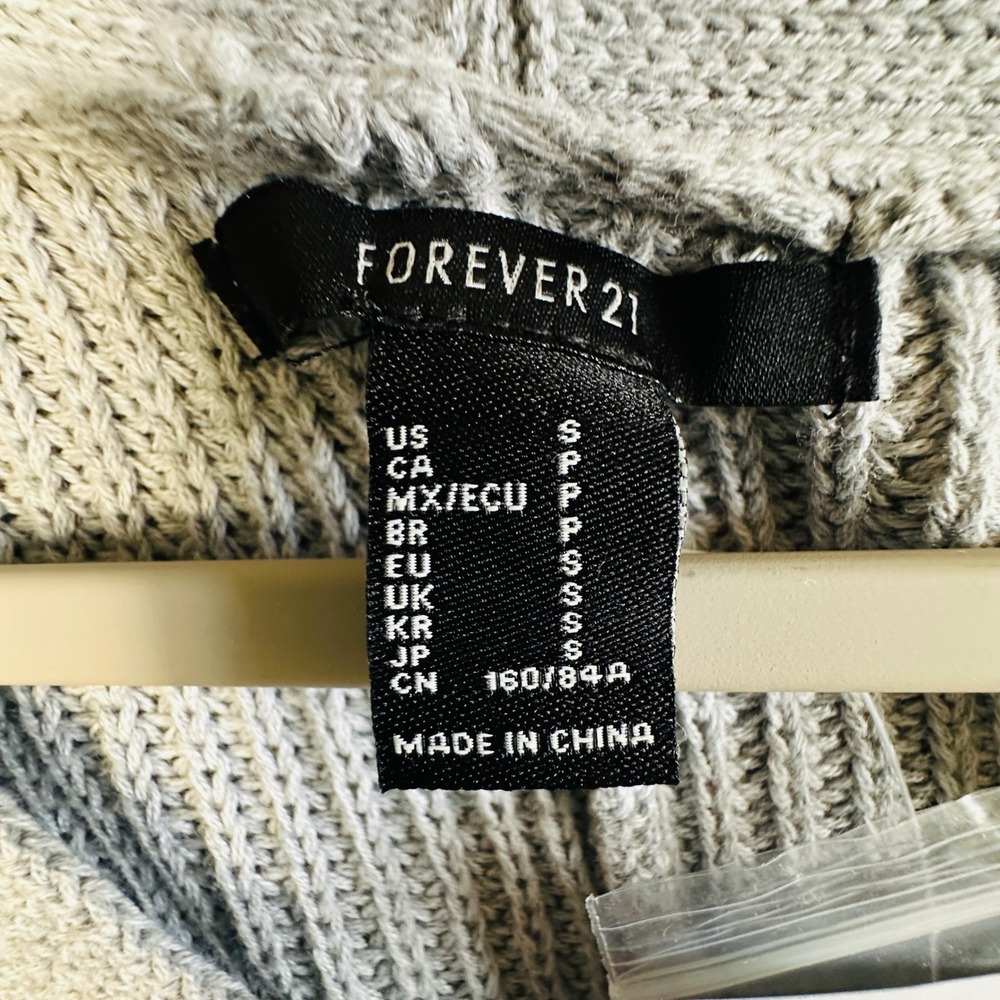 Forever 21 Womens Cropped Shaker Knit Cardigan Heather Grey V-Neck Small NWT - Picture 3 of 8